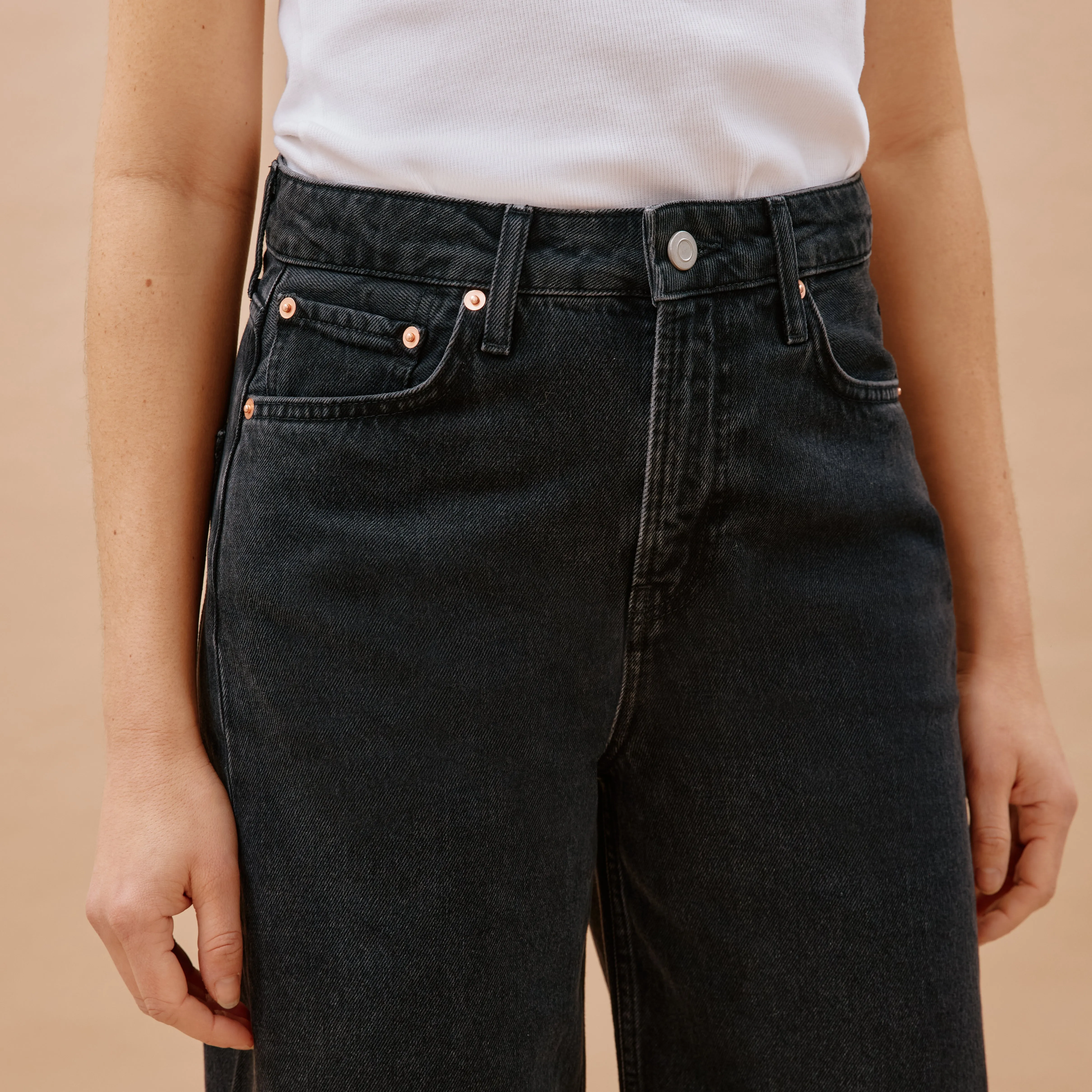 Wide Leg Crop Jeans in Black by Albaray